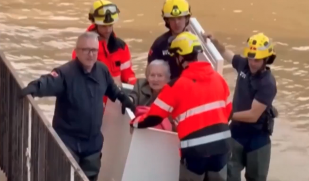 Agónico rescate de una mujer mayor en Tarragona que sobrevive a la DANA dentro de un congelador