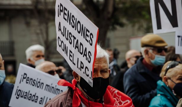 La pensión media de jubilación subirá unos 40 euros en 2026, según apunta el IPC