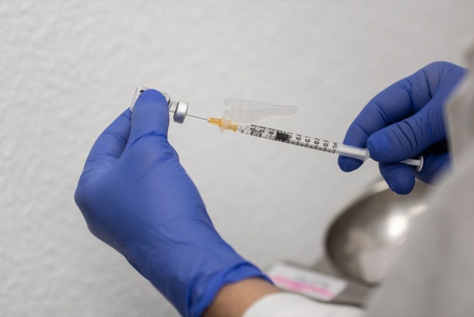 EuropaPress 7027722 sanitaria prepara vial inicio campana vacunacion gripe centro salud segovia (1) EuropaPress 7027722 sanitaria prepara vial inicio campana vacunacion gripe centro salud segovia (1)