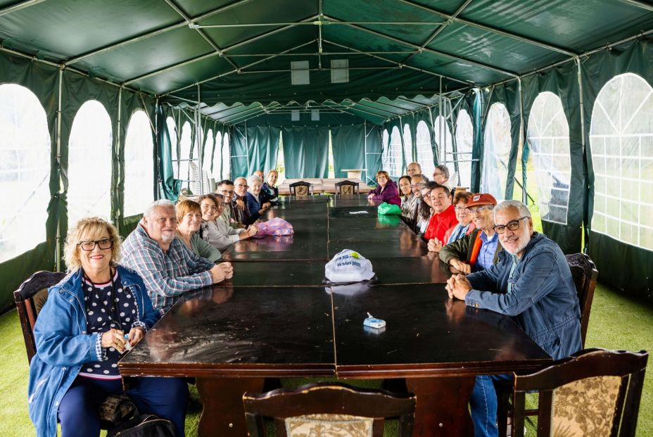 La Asociación Seniors Telefónica Barcelona conoce la labor de visibilización de la Fundació L’Enllaç (Asociación Seniors Telefónica Barcelona)