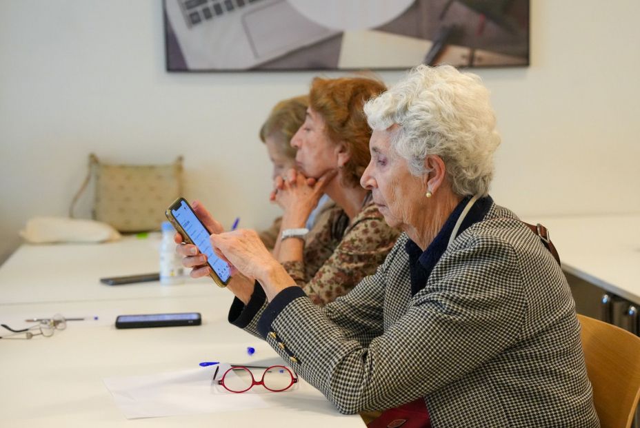 Los derechos digitales: una cuestión de dignidad para las personas mayores. Foto: Fundación Telefónica Los derechos digitales: una cuestión de dignidad para las personas mayores. Foto: Fundación Telefónica