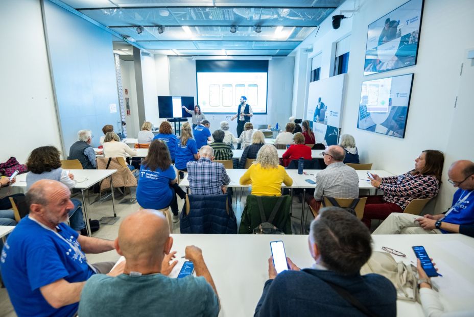 Los derechos digitales: una cuestión de dignidad para las personas mayores. Foto: Fundación Telefónica Los derechos digitales: una cuestión de dignidad para las personas mayores. Foto: Fundación Telefónica