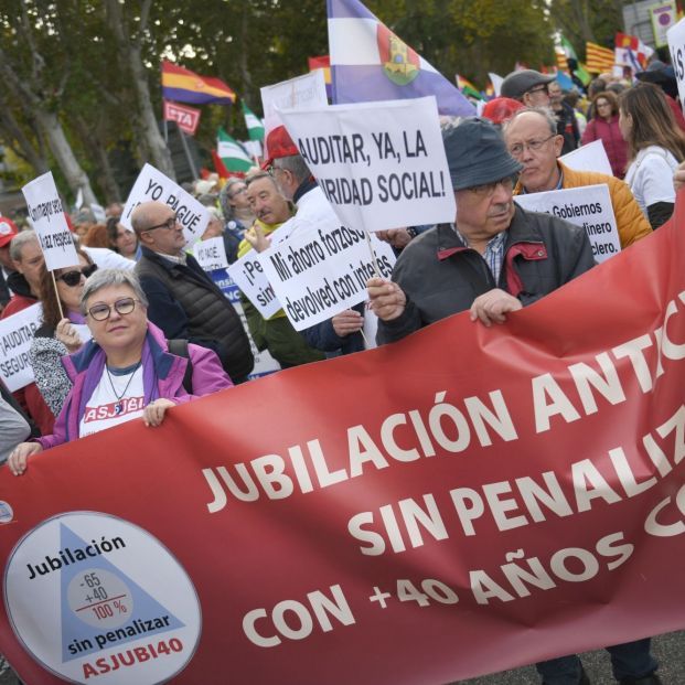 europapress 5538871 decenas personas concentracion pensionistas atocha sol 1 621x621 europapress 5538871 decenas personas concentracion pensionistas atocha sol 1 621x621