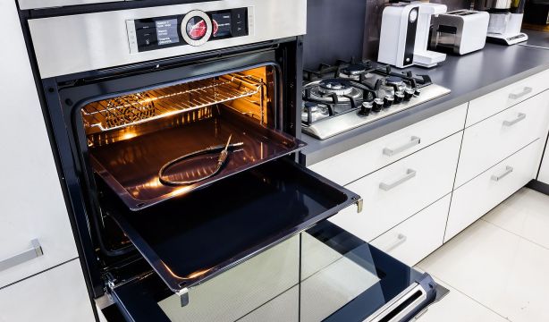 Cada altura del horno sirve para una receta distinta: el truco que pocos conocen