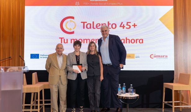 Romay y Cámara de Comercio de Cádiz, a los sénior: "Es importante reciclarse continuamente"
