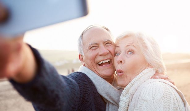 El acompañamiento y la formación, claves para que ningún mayor se quede atrás en la era digital