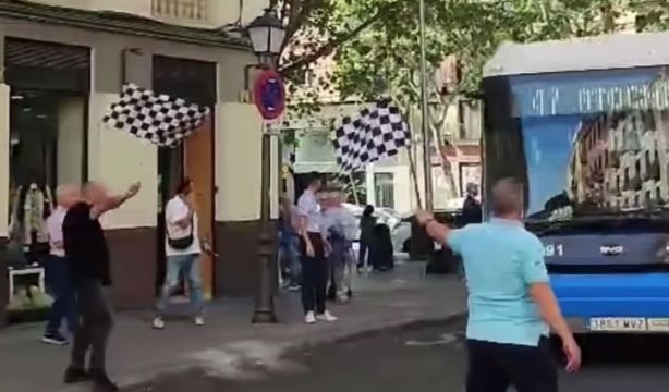 VÍDEO: El emotivo homenaje a un conductor de la EMT en el día de su jubilación
