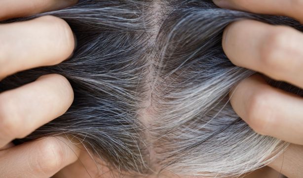El sorprendente vínculo entre las canas y la protección contra el cáncer