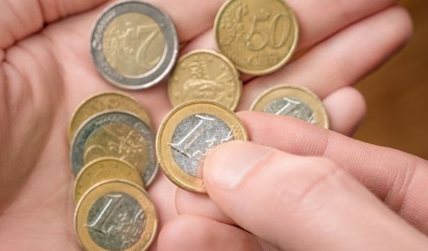 Este es el número máximo de monedas con el que puedes pagar en efectivo en un supermercado