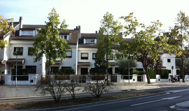 Estos son los municipios con menor y mayor tasa de paro de España