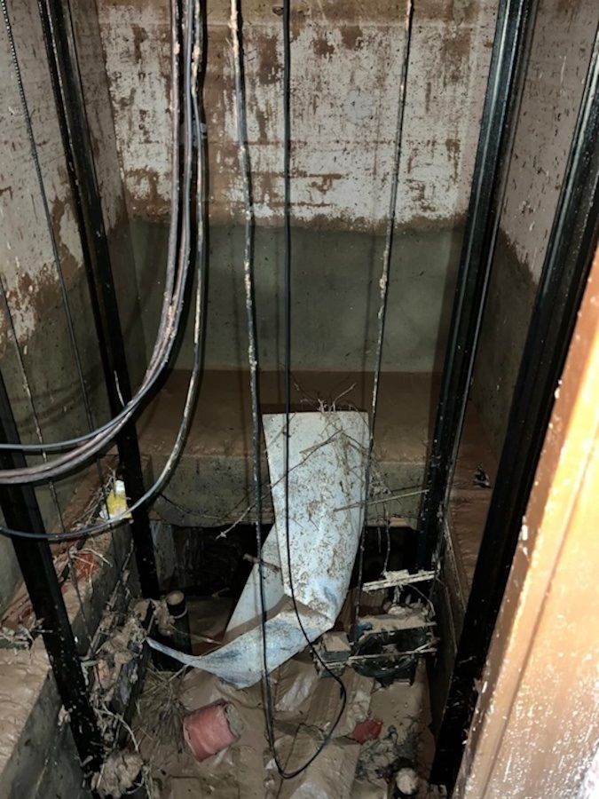"Rehenes" en sus propias casas: un año sin ascensor tras la dana