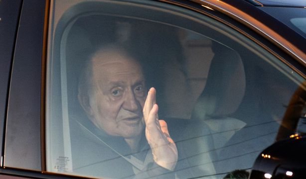 EuropaPress 5823899 rey emerito juan carlos saluda llegada sanxenxo 13 marzo 2024 sanxenxo (1)