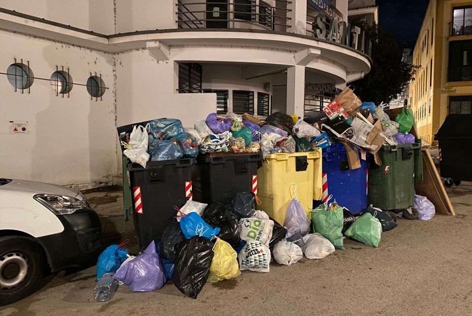 Basura en una calle de Badajoz. Fuente: EuropaPress.