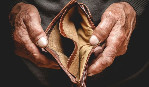 1,9 millones de mayores en riesgo de pobreza: urge mejorar el sistema de cuidados. Fuente: bigstock.