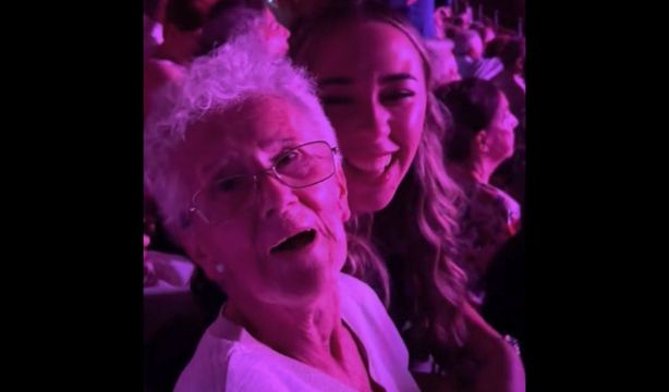 VÍDEO: Raphael logra que una mujer con alzhéimer recuerde al escuchar sus canciones en concierto