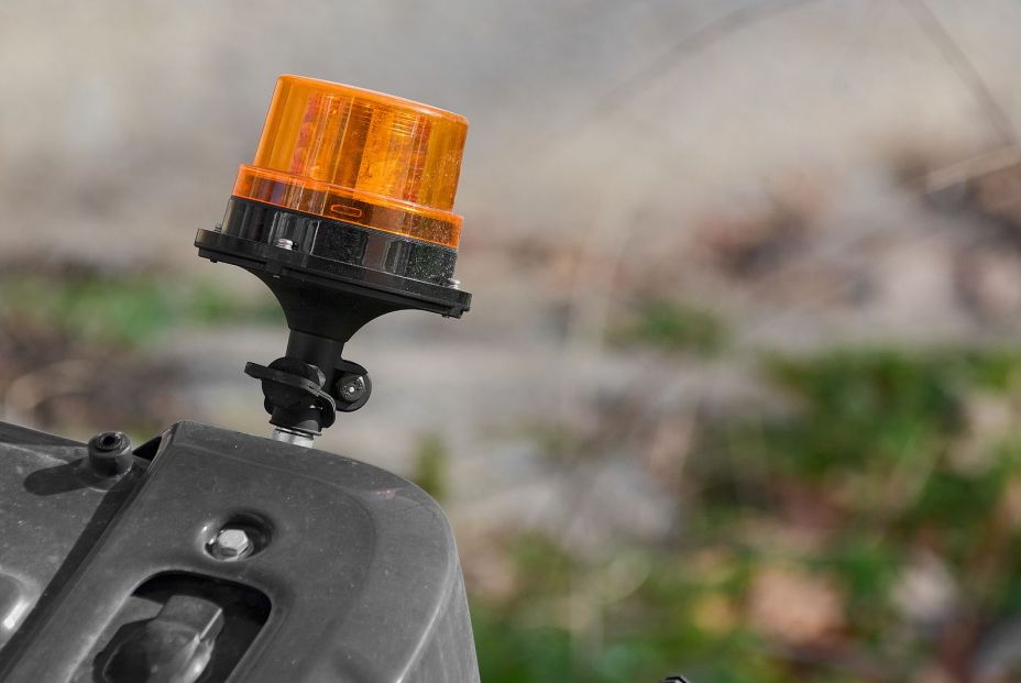 Esta es la sanción que puedes tener al no usar la baliza de emergencia V-16 en carretera