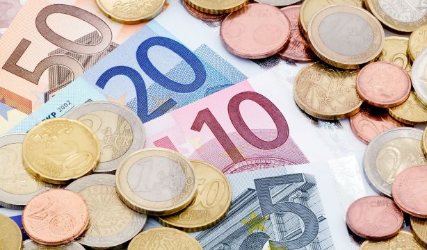 Estos son los principales motivos por los que podrían retirarte la pensión no contributiva