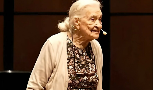 El creador de 'Iaia Visenta', la mujer virtual que triunfa en redes: "Me he inspirado en mi abuela"