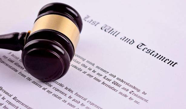 Las cláusulas que puedes poner en el testamento para evitar que se renuncie a la herencia