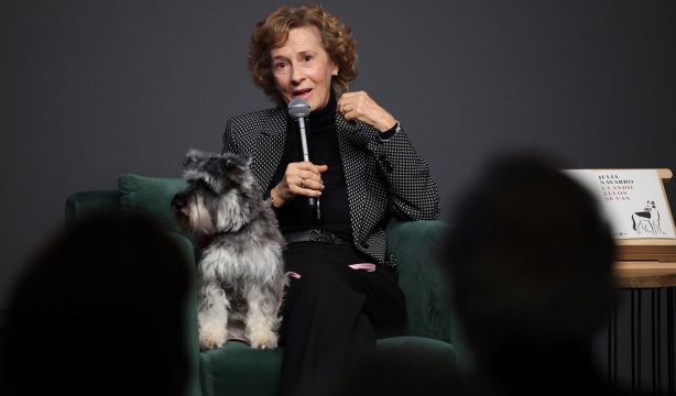 'Cuando ellos se van', el homenaje de Julia Navarro a los perros: "Son seres vivos, no juguetes"