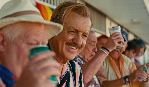 "Algunos mayores homosexuales vuelven al armario al entrar en la residencia para no sufrir bullying". Fuente: SSIFF / Europa Press.