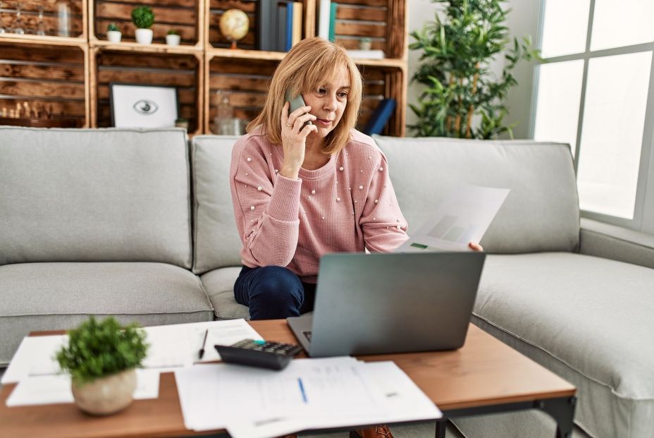 Rechazan el chatbot: el 60% de los españoles prefiere la atención presencial en comercios Rechazan el chatbot: el 60% de los españoles prefiere la atención presencial en comercios