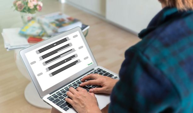 Los españoles no quieren chatbots en sus compras: el 60% prefiere la atención de una persona