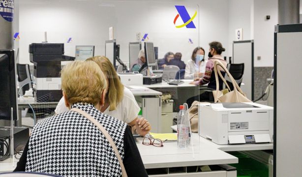 Esta es la fecha límite para que los jubilados mutualistas pidan la devolución del IRPF. Foto: Europapress