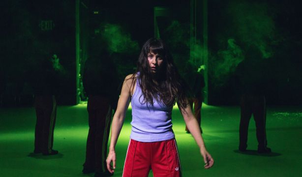 Irene Escolar se sumerge en una clínica de desintoxicación en la nueva apuesta del Teatro Español. Fotografía de Mario Zamora. Imagen cedida por el Teatro Español.