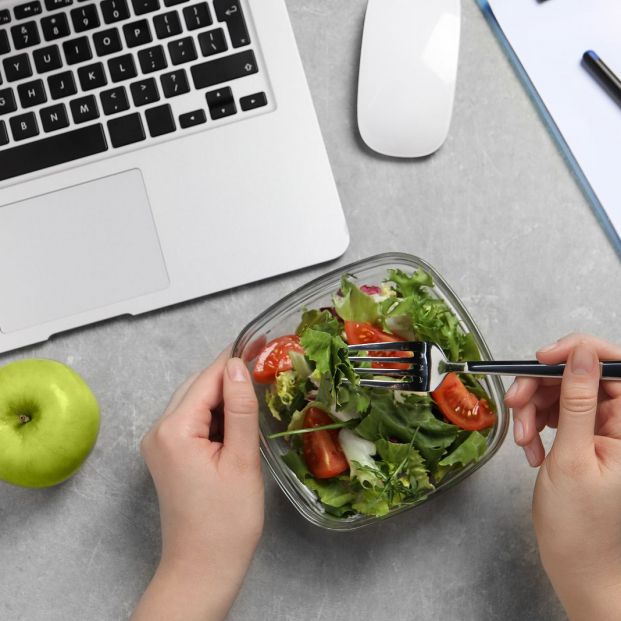 El Tribunal Supremo establece que la pausa de comida es trabajo si no hay desconexión total