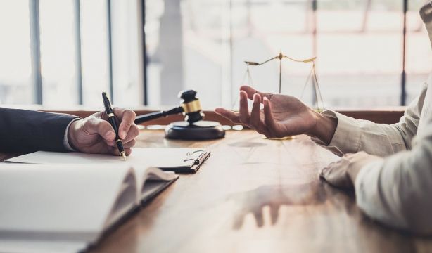 Hacienda confirma qué ocurre con la herencia si retiramos dinero de la cuenta de un fallecido. Foto: bigstock