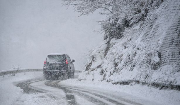 La DGT explica qué significan los cuatro colores de la nieve