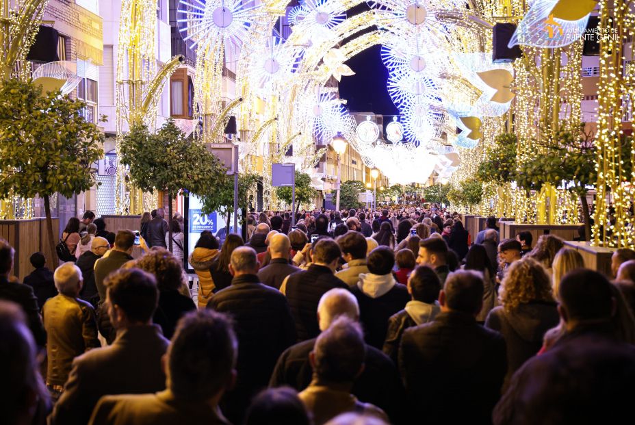 EuropaPress 7069960 alumbrado navidad puente genil EuropaPress 7069960 alumbrado navidad puente genil