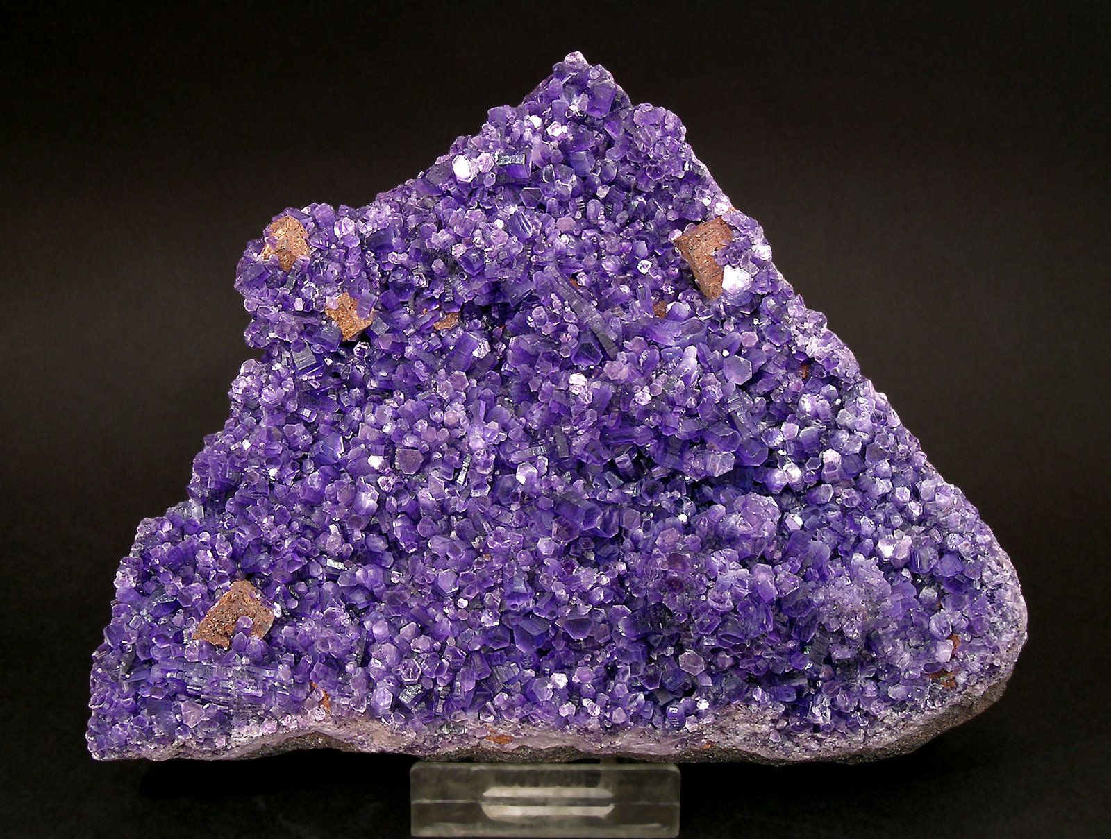 CEATE y Fundación Repsol nos acercan los materiales con los que ya se está construyendo el futuro---Amesita cromífera con Perovskita