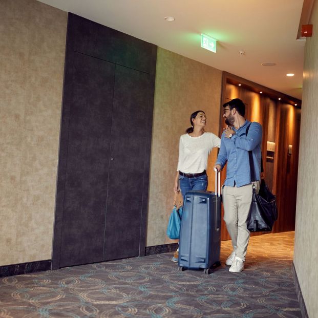 Viajeros llegando a su destino Viajeros llegando a su destino