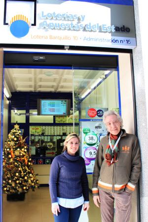 Rafa, el empleado más veterano de la administración 16, en la calle Barquillo 10 | Rafa, el empleado más veterano de la administración 16, en la calle Barquillo 10 |