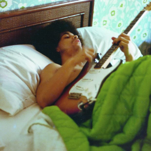 Prince. Prince en la cama con guitarra (c) 1986 Joseph Giannetti.tif Prince. Prince en la cama con guitarra (c) 1986 Joseph Giannetti.tif