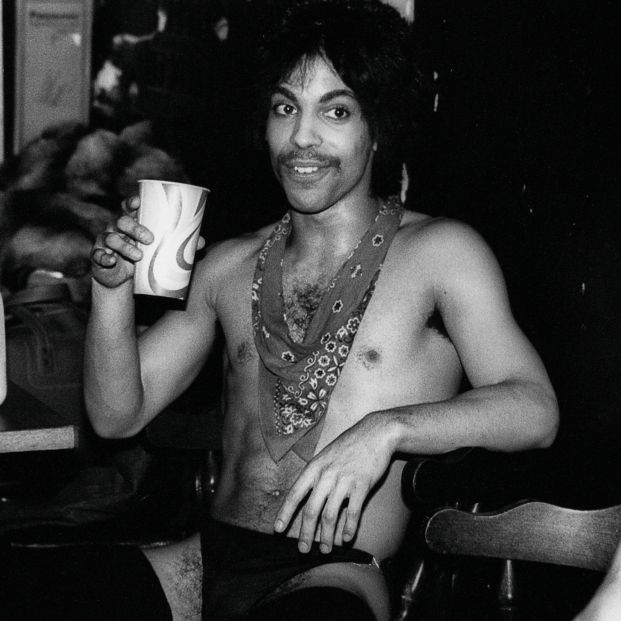 Prince. Detalles Propiedades de la carpeta Propiedad Becario Prensa Literaria Propietario de la empresa Penguin Random House Creado 29 oct. 2019 12:42 Última modificación 6 nov. 2019 9:13 Tamaño 283.4 MB p194-195_Prince bebiendo de un vaso de papel (c) Allen Beaulieu.jpg Prince. Detalles Propiedades de la carpeta Propiedad Becario Prensa Literaria Propietario de la empresa Penguin Random House Creado 29 oct. 2019 12:42 Última modificación 6 nov. 2019 9:13 Tamaño 283.4 MB p194-195_Prince bebiendo de un vaso de papel (c) Allen Beaulieu.jpg