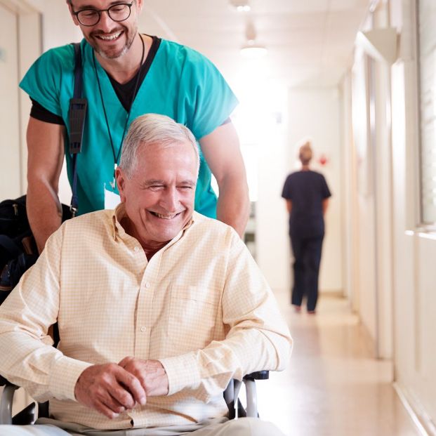 Regreso a casa tras alta hospitalaria Regreso a casa tras alta hospitalaria