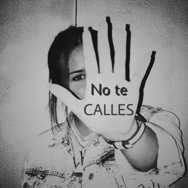 Fotografía: "No te calles"de Carla García y Jazmina Núñez. Ganadoras del IV Concurso de Fotografía “Todos y todas contra la violencia de género” - 25 N / 1.200 millones de mujeres de este planeta son maltratadas por el mero hecho de serlo