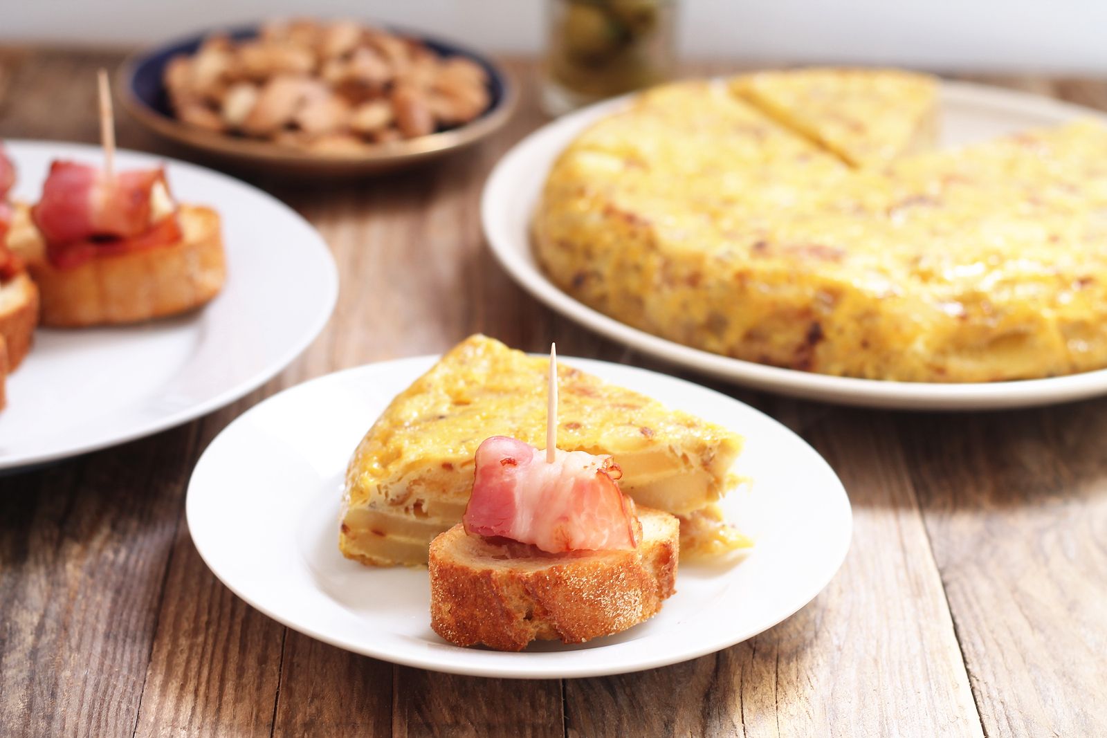 ¿Podemos contagiarnos de coronavirus compartiendo raciones o tapas en bares y restaurantes?