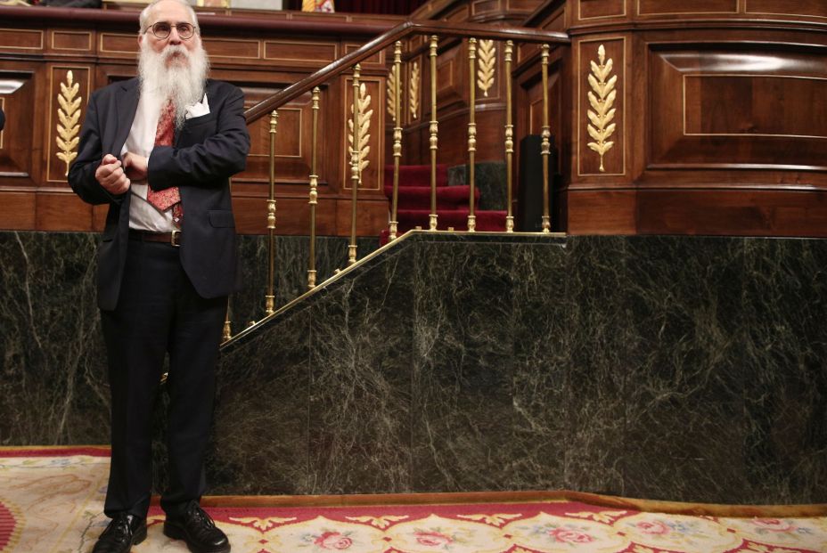 EuropaPress 2527560 El diputado socialista y presidente de la Mesa de Edad del Congreso Agustín Javier Zamarrón durante la sesión de constitución de las Cortes para la XIV Legislatura en el Congreso de los Diputados Madrid (España) a 3