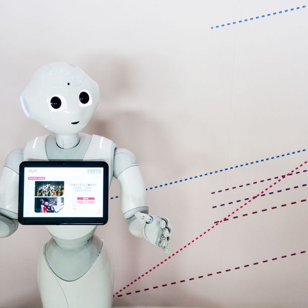 Conoce a Pepper, el robot que cuida a los mayores de una residencia de Valladolid Conoce a Pepper, el robot que cuida a los mayores de una residencia de Valladolid