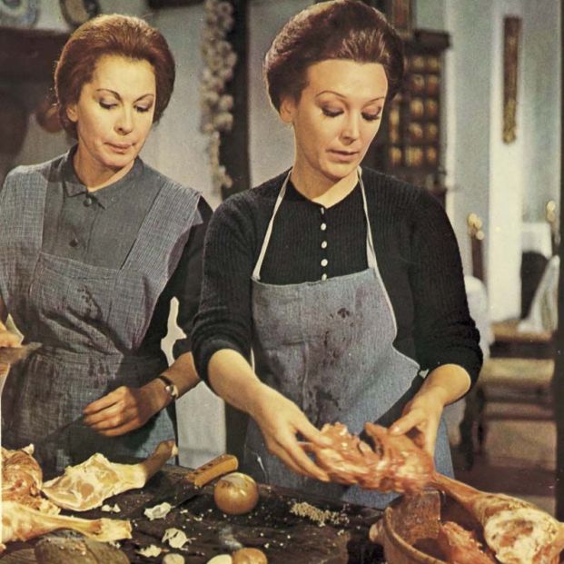 Pese a conseguir dedicarse al sueño de su vida nunca abandonó del todo su participación en todo tipo de producciones y espectáculos de la revista con títulos como La señora es el señor o de teatro en Así pasen 5 años, La dama boba o Aquí ni paga nadie. Precisamente, estas obras fueron representadas gracias a su empeño empresarial personal: en el año 1978 cofundó el Laboratorio Teatro Estable Castellano con Miguel Narros, Jose Carlos Plaza y Willian Layton. A partir de ese momento, sus éxitos teatrales se incrementaron con piezas clásicas como La Malquerida, Ítaca o La rebelión de las mujeres que llevó hasta el Festival Internacional de Teatro Clásico de Mérida (@Festival_Merida). Pese a conseguir dedicarse al sueño de su vida nunca abandonó del todo su participación en todo tipo de producciones y espectáculos de la revista con títulos como La señora es el señor o de teatro en Así pasen 5 años, La dama boba o Aquí ni paga nadie. Precisamente, estas obras fueron representadas gracias a su empeño empresarial personal: en el año 1978 cofundó el Laboratorio Teatro Estable Castellano con Miguel Narros, Jose Carlos Plaza y Willian Layton. A partir de ese momento, sus éxitos teatrales se incrementaron con piezas clásicas como La Malquerida, Ítaca o La rebelión de las mujeres que llevó hasta el Festival Internacional de Teatro Clásico de Mérida (@Festival_Merida).