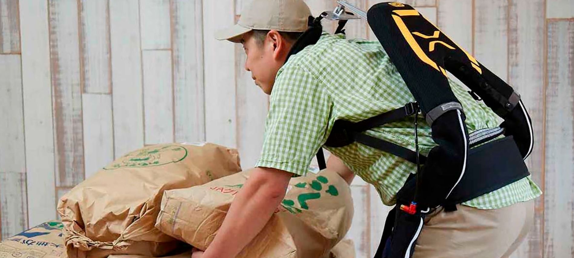 Exoesqueletos: la solución japonesa para que los mayores sigan trabajando