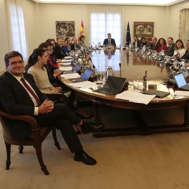 Sánchez cumple con lo mínimo y pasa la pelota de las pensiones al Pacto de Toledo Sánchez cumple con lo mínimo y pasa la pelota de las pensiones al Pacto de Toledo