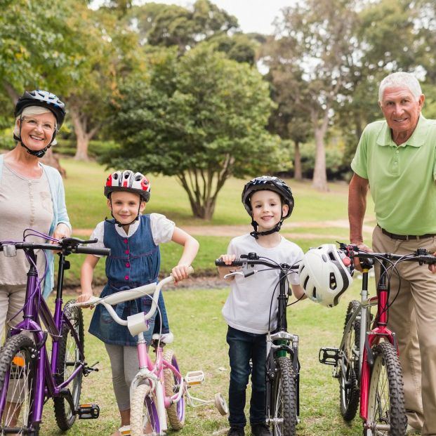 Ejercicio y diversión haciendo deporte con tus nietos