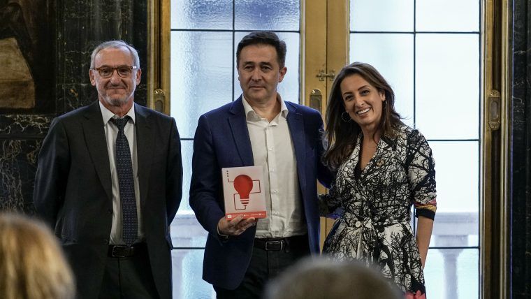 Barcelona premia dos iniciativas tecnológicas para mejorar la vida de los mayores Barcelona premia dos iniciativas tecnológicas para mejorar la vida de los mayores