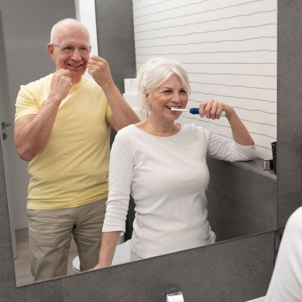 La importancia de cuidar la salud dental en los pacientes mayores diabéticos: consejos básicos La importancia de cuidar la salud dental en los pacientes mayores diabéticos: consejos básicos