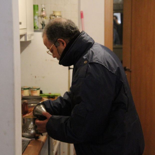 mohamed echando el té mohamed echando el té